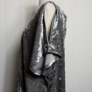NWT Cable & Gauge Velvet Cold Shoulder Top Size M